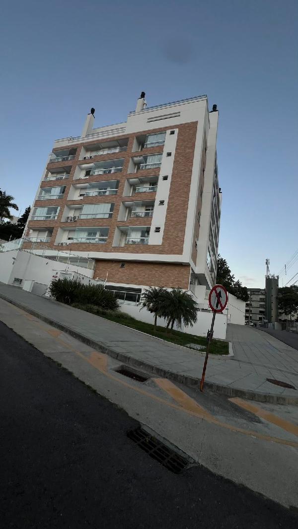 Apartamento 2 quartos, 74m² privativos, Estreito - Florianópolis