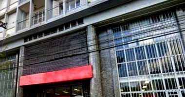 Loja Comercial Desocupada com Área Ampla e Condomínio Incluso