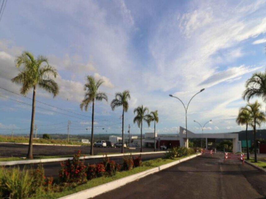 Lote com 1.080m² em condomínio