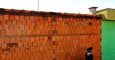 Parte ideal 50% com 2 casas, 2 quartos, 2 banheiros, garagem coberta