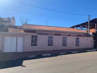 Casa com 3 quartos, 2 banheiros, 1 vaga de garagem, 125,64 m² construídos, ocupada