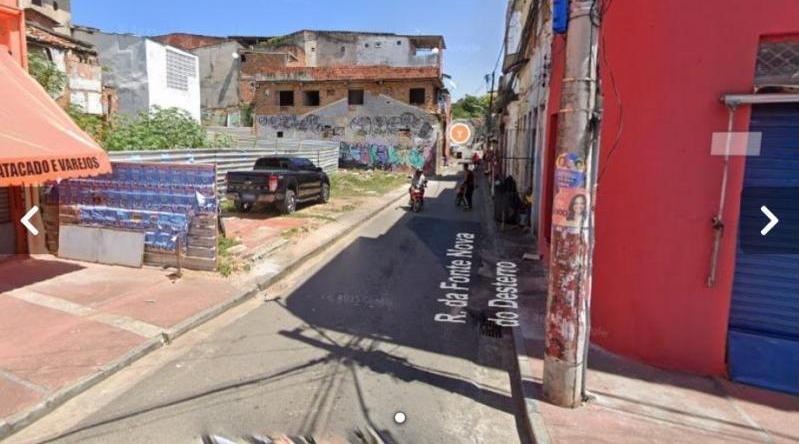 Casa Térrea com Loja e Sótão em Salvador