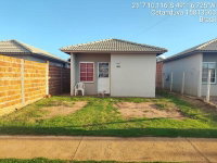 Casa com 2 quartos, 1 banheiro e 1 vaga de garagem