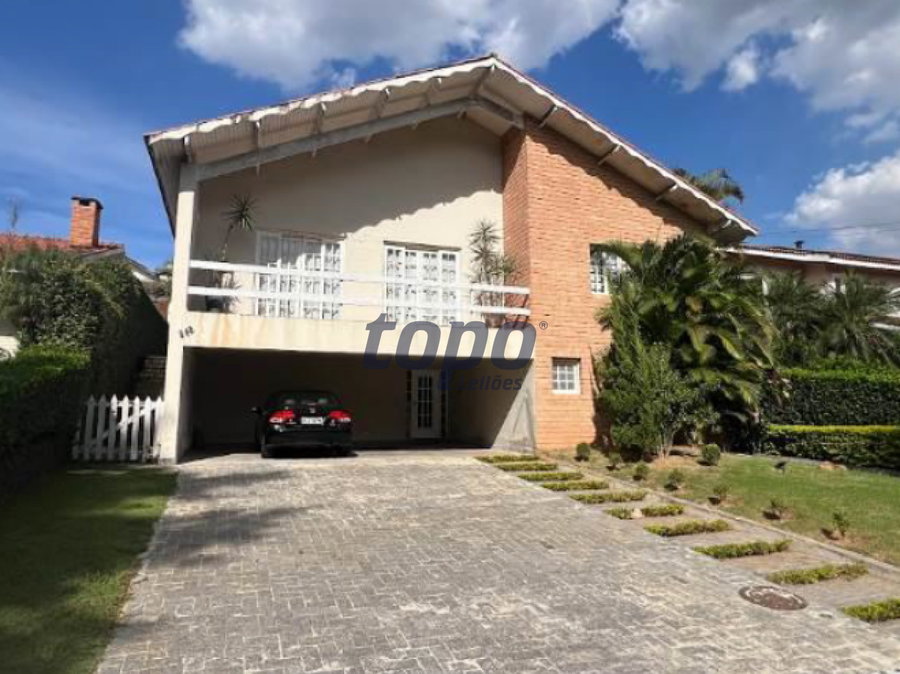 Sobrado com 3 Quartos e Piscina em Alphaville 12