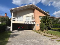 Sobrado com 3 Quartos e Piscina em Alphaville 12