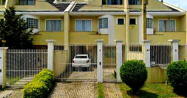 Casa com 3 quartos, 2 banheiros, 1 vaga e 218m² privativos