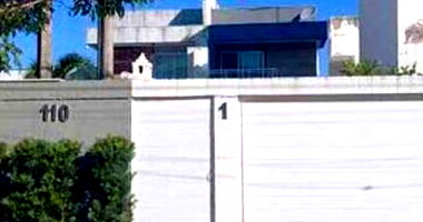 Casa 1 com 99m² construída em terreno de 300m², ocupada