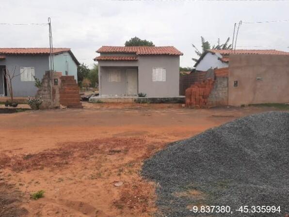 Casa com 2 quartos, 1 banheiro, 54m² área privativa, 1 vaga