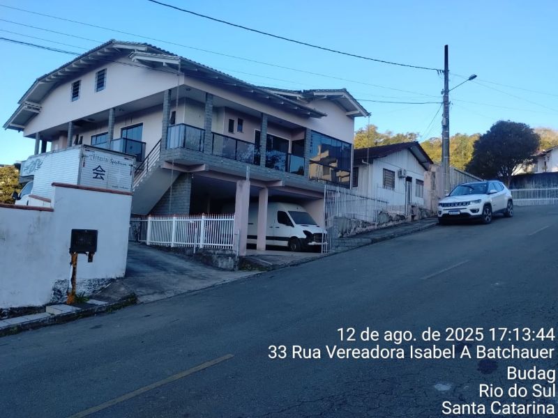 Casa com 4 Suítes e Piscina em Rio do Sul