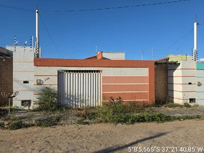 Casa em Mossoró/RN - 2 Quartos, 67m², Terreno 200m²