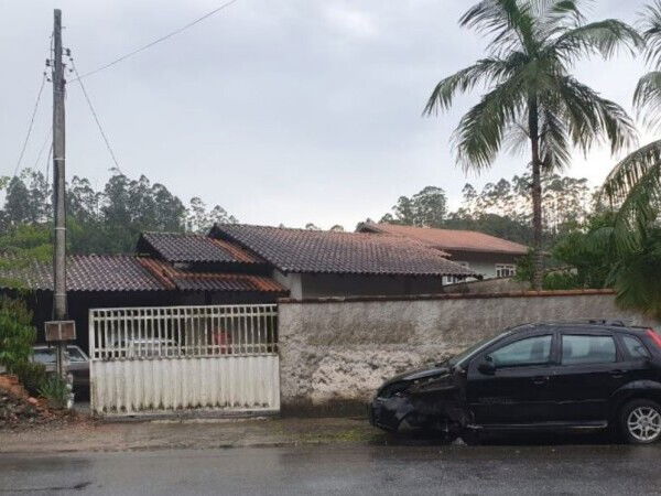 50% de casa com área de 540m² em Santa Luzia, 2 quartos, 1 banheiro