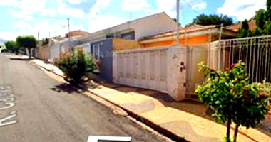 Casa em Catanduva com 3 Quartos e 2 Banheiros