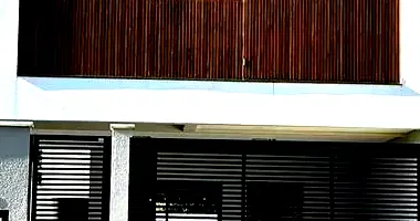 Casa em Condomínio Desocupada com 2 Vagas