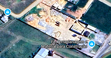 Lote de terra com casa de madeira, 525m²