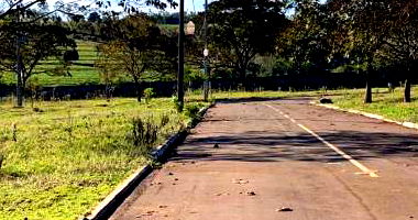 Lote desocupado com 700 m² de terreno, ideal para construção