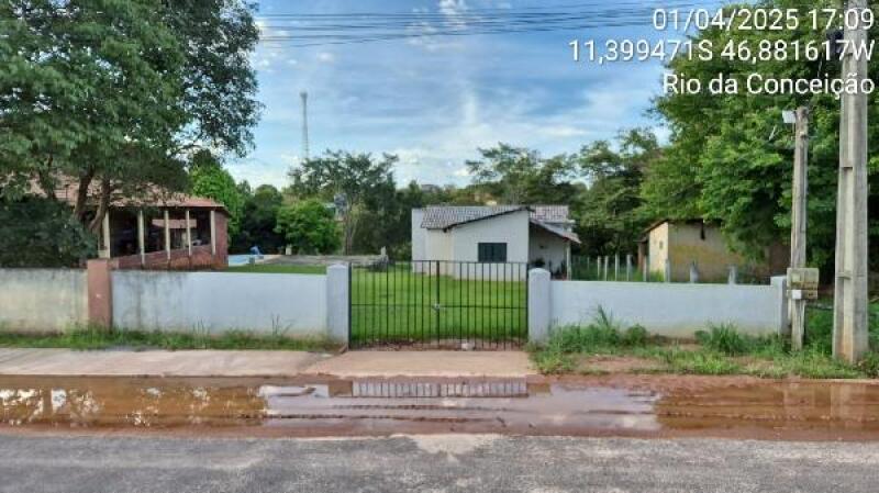 Casa 139m² com 2 banheiros, sala e cozinha, terreno 318m²