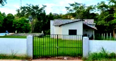 Casa 139m² com 2 banheiros, sala e cozinha, terreno 318m²