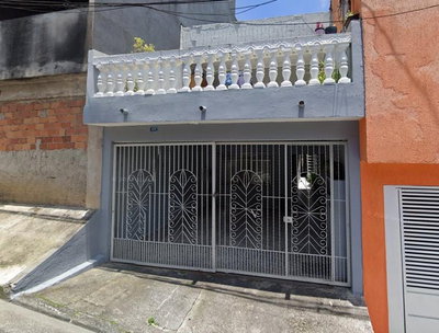 Casa com 181m² construída em terreno de 100m²