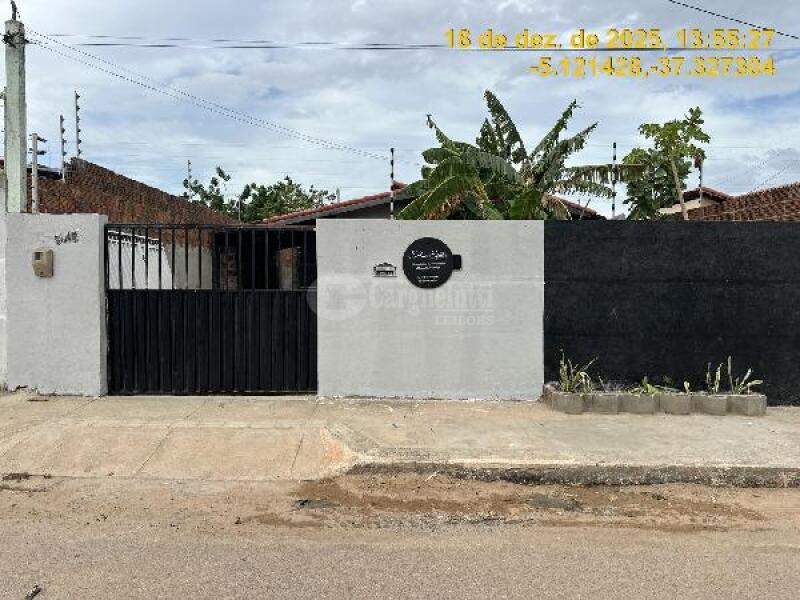 Casa com 2 quartos e 2 banheiros, 56,01 m², ocupada