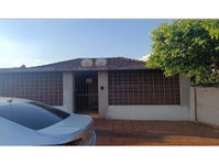 Casa Ocupada no Centro de Itambaracá/PR com 180m²