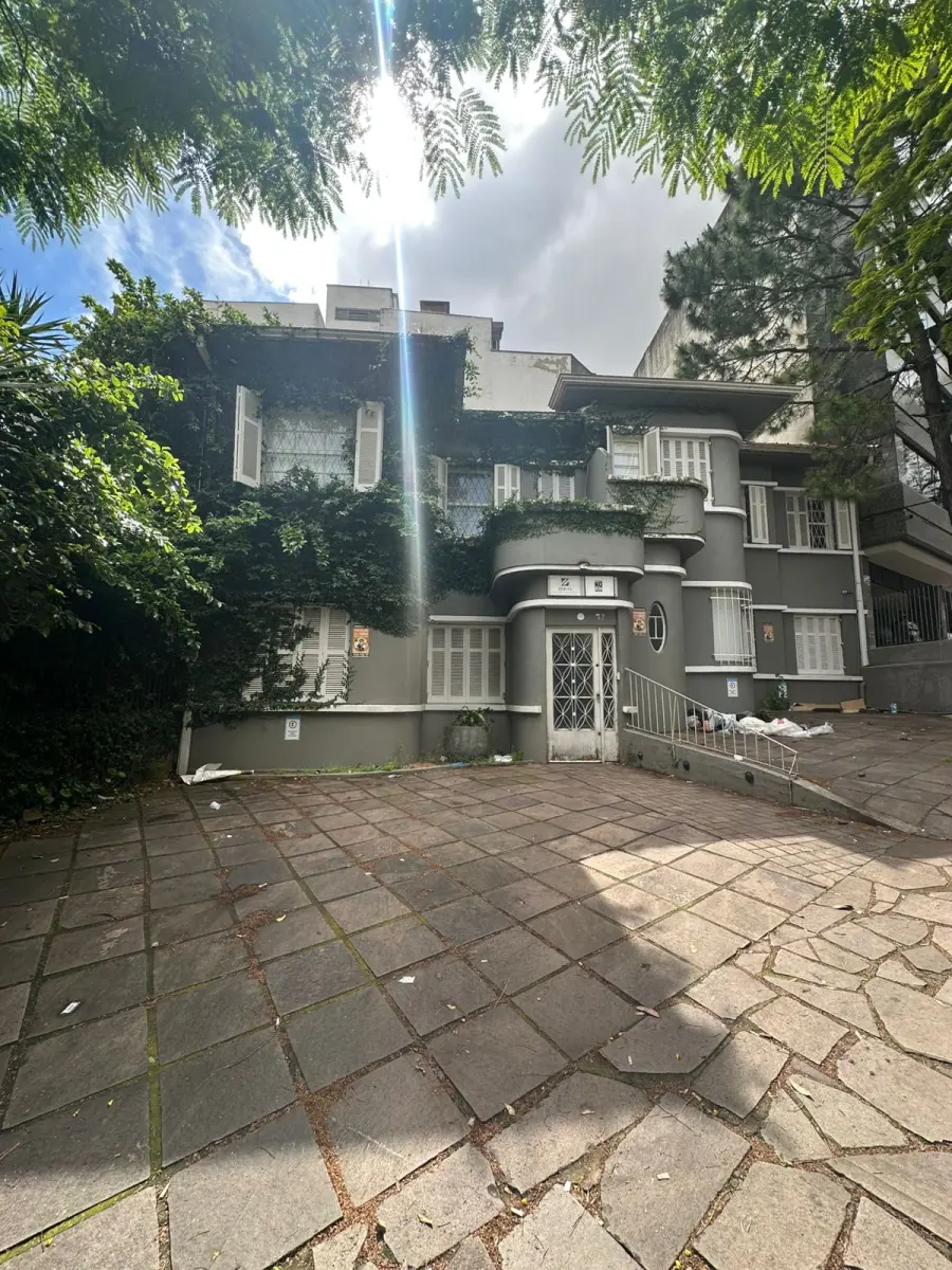 Terreno com prédio em Porto Alegre