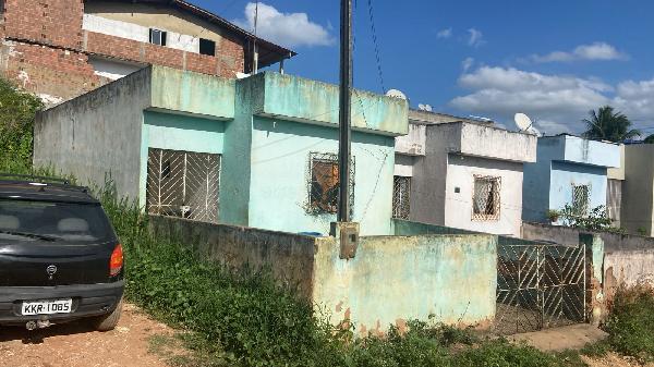 Casa com 2 quartos, 2 banheiros e área construída de 72,52m²