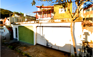 Casa com Terreno em Poços de Caldas - 220m²