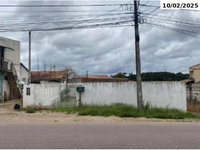 Duas Edificações em Madeira com Terreno de 360m²