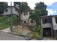 Casa ocupada com 102,60 m² construídos