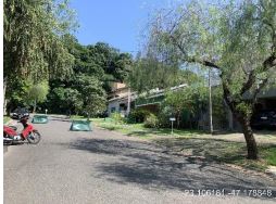 Casa de alto padrão com 229m² em condomínio fechado