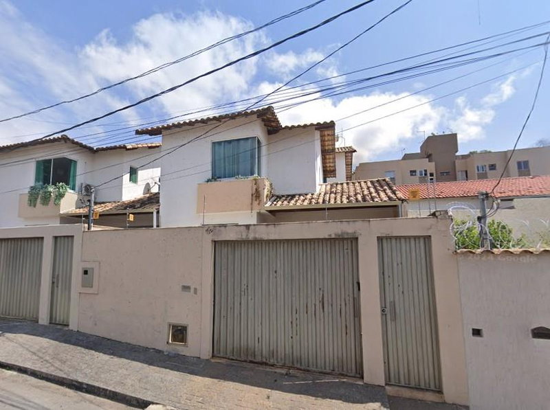 Casa ocupada com 3 quartos e 100m² construídos