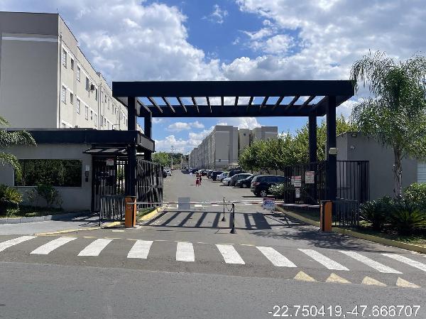 Apartamento 2 quartos, 1 banheiro, 1 vaga, 90m² total, desocupado