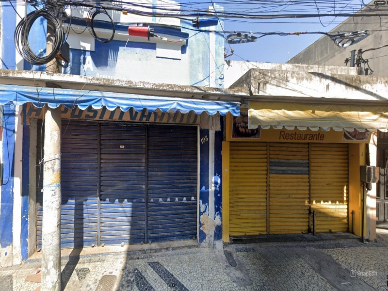 Prédio Comercial com 210 m² de área útil e 3 banheiros