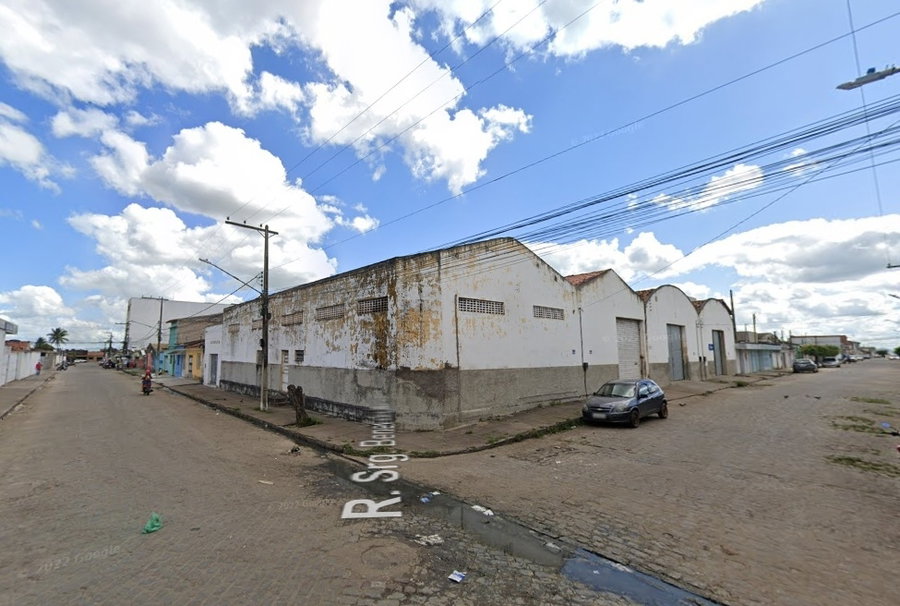 Galpões com 770m² de área total e construída