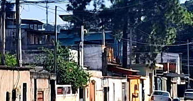Casa com 98m² construída em terreno de 320m², ocupada