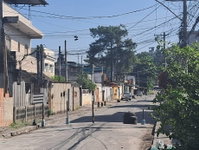 Casa com 98m² construída em terreno de 320m², ocupada