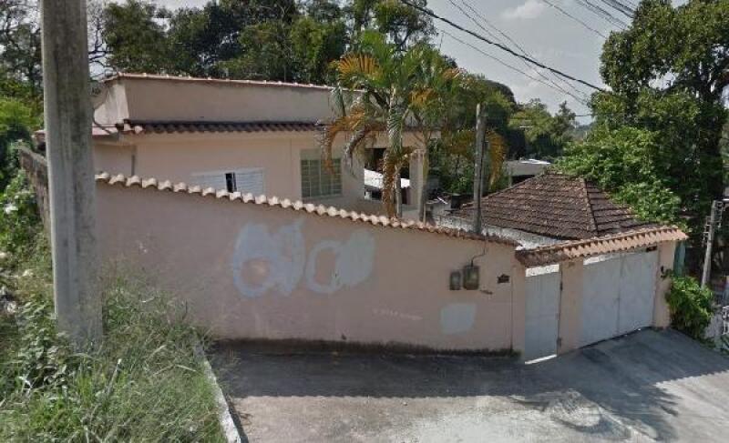 Casa com 2 quartos, 2 banheiros e 1 vaga de garagem
