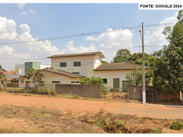 Edificação industrial e 02 casas com 784,34m² construídos