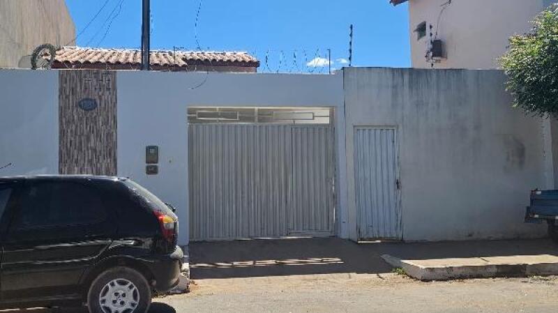 Casa em Ibotirama/BA com 2 quartos e 1 vaga