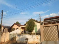 Terreno de 203,50 m² com residência de 82,05 m²