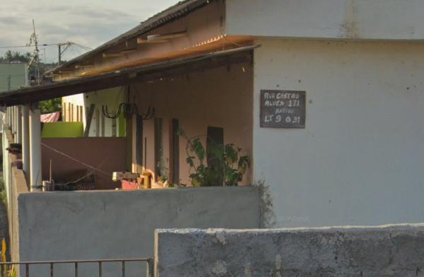 Casa com 2 quartos, 51,24m², área de serviço e cozinha