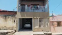 Casa ocupada com 4 quartos, 2 banheiros e 263 m²