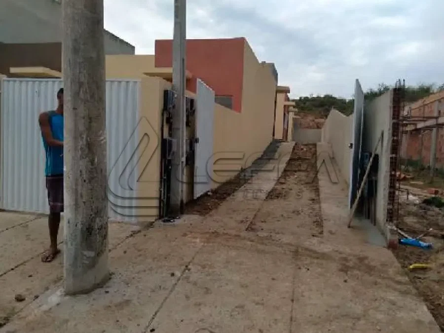 Casa com 47,85m², 1 varanda, desocupada, ideal para investimento