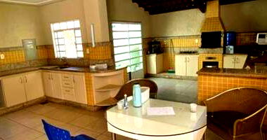 Prédio Geminado com 2 Casas e Terreno de 540m²