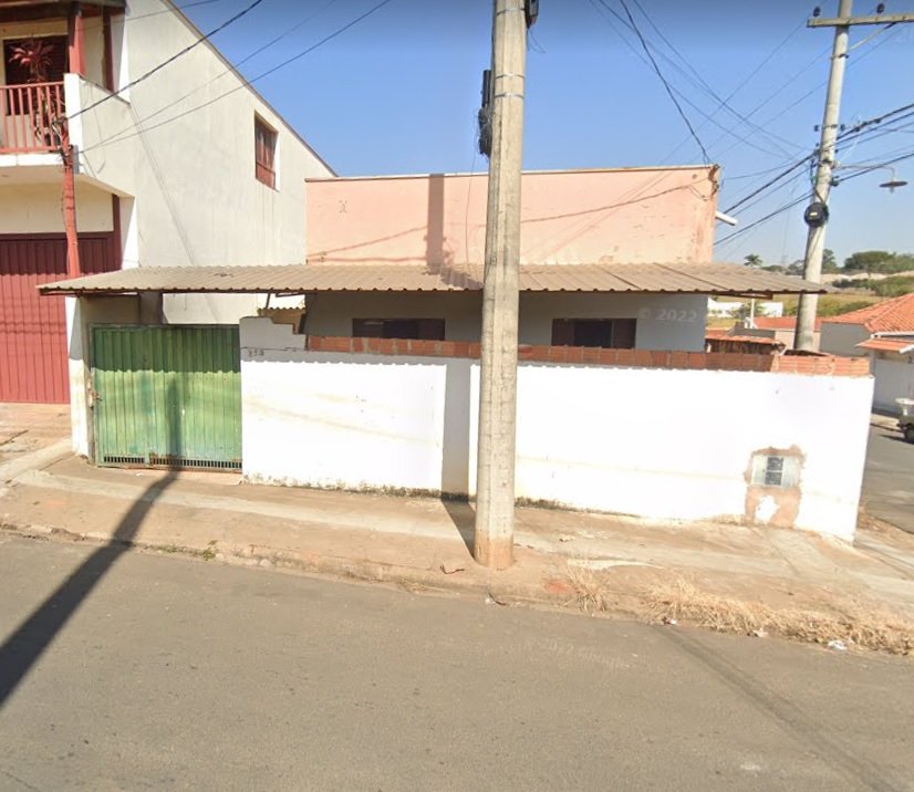 Casa com 3 quartos, 2 banheiros e 280m², necessita reforma