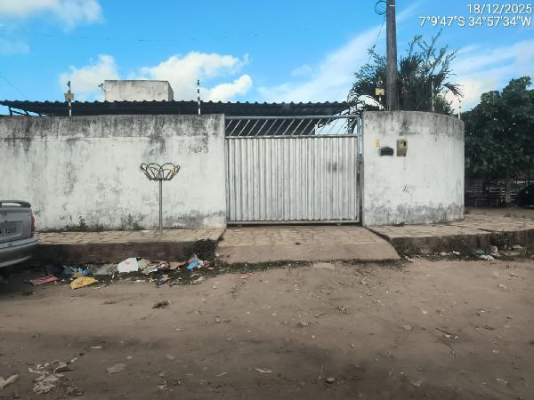 Casa com 2 quartos, 2 banheiros e 1 vaga em Santa Rita/PB