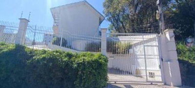 Casa com 3 quartos, 2 banheiros e 1 vaga em condomínio - Caxias do Sul