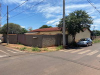 2 Terrenos com Casas em Construção e Residência Ampla