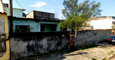Casa com 2 quartos, 2 banheiros, garagem e área construída de 230m²