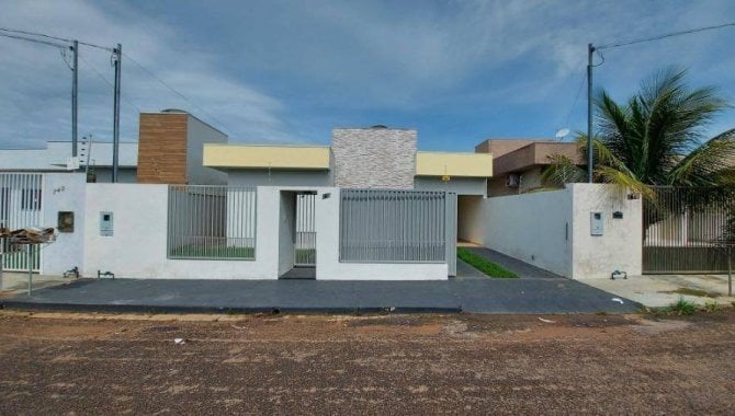 Casa Padrão com 2 Quartos e 1 Vaga em Primavera do Leste - MT